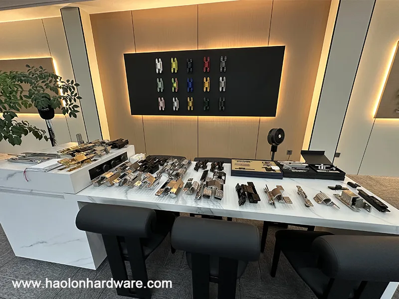 5 Key Concerns and Pain Points for Hinge Hardware Buyers